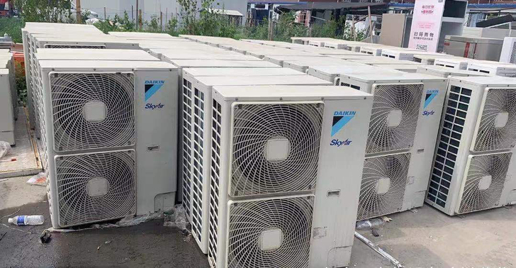 因为疫情影响大型教育培训机构倒闭拆卸下来的...