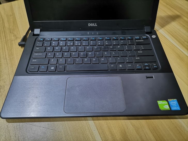 戴尔笔记本一台，配置成色看图，外观无明显磕...