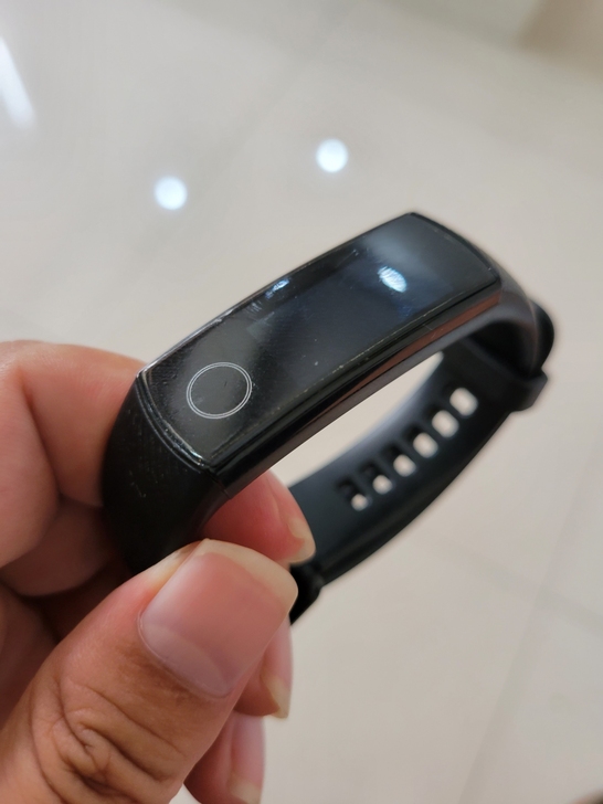 荣耀手环5NFC版黑色，有配件，送表带