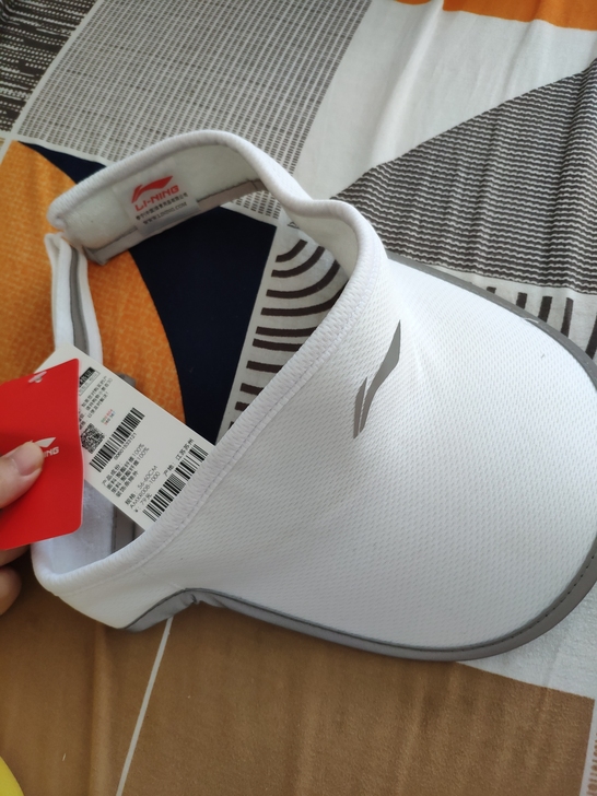 李宁运动帽,全新,没戴过,有点落灰