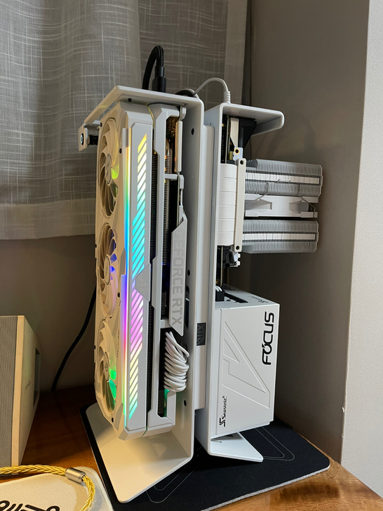 出rog 3090白色oc箱说齐全，京东2...