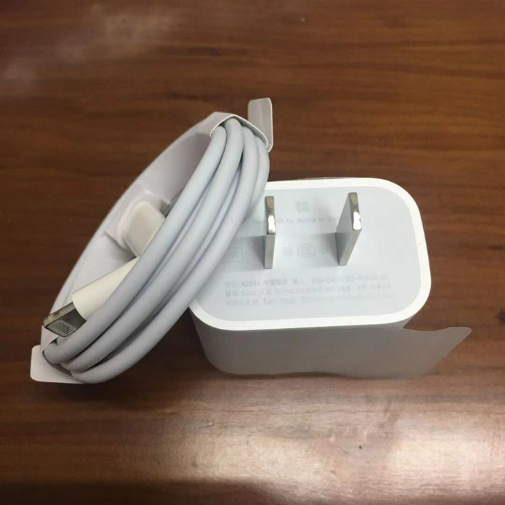 个人闲置转让一套苹果快充20W 充电器