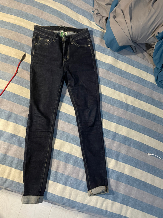 巨瘦，深蓝色，裤腰一尺八，建议84斤内妹子...