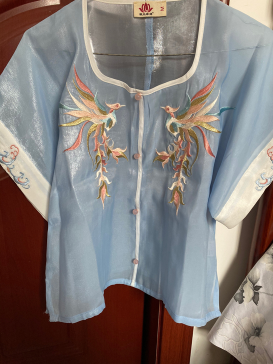 穿过一次，汉尚华莲2020年的旧款，因为即...