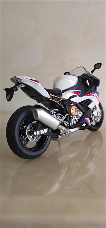 不是我吹，看到这辆宝马S1000RR摩托车...