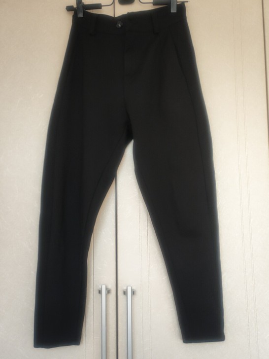 春夏秋冬哈伦九分小脚裤女 颜色：纯黑色 尺...