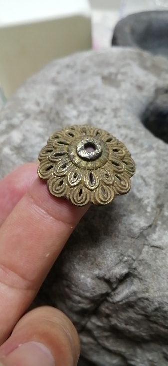 鎏金莲花座子，品相工艺不错，个头不大，保真...