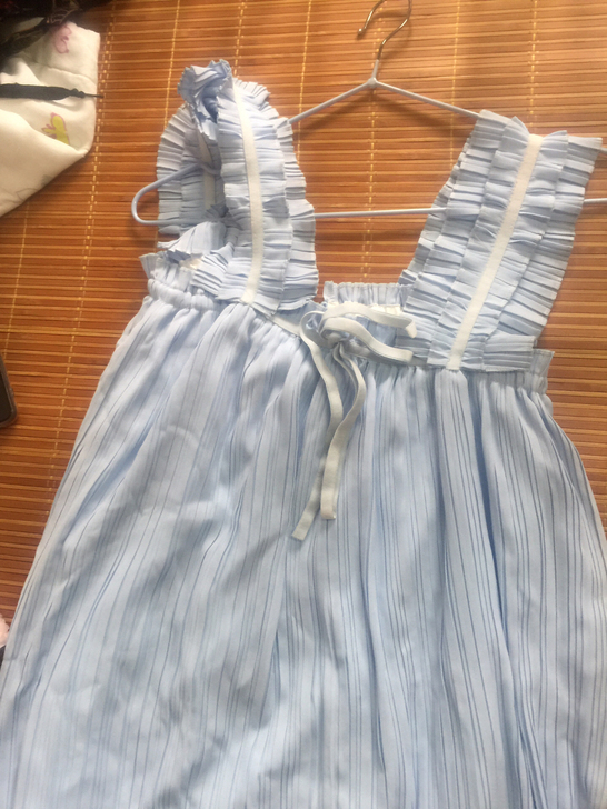 蓝色百褶连衣裙 s 有点小 适合很瘦的妹子
