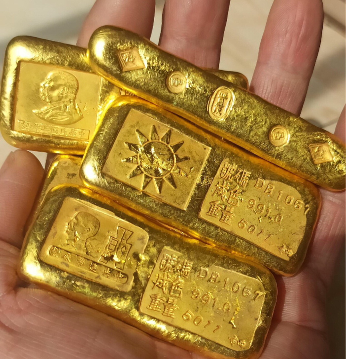 地主大院扒出来的,不知道是不是真的,反正金...