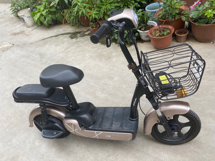 爱玛小电车,很爱惜,成色新,电池很给力