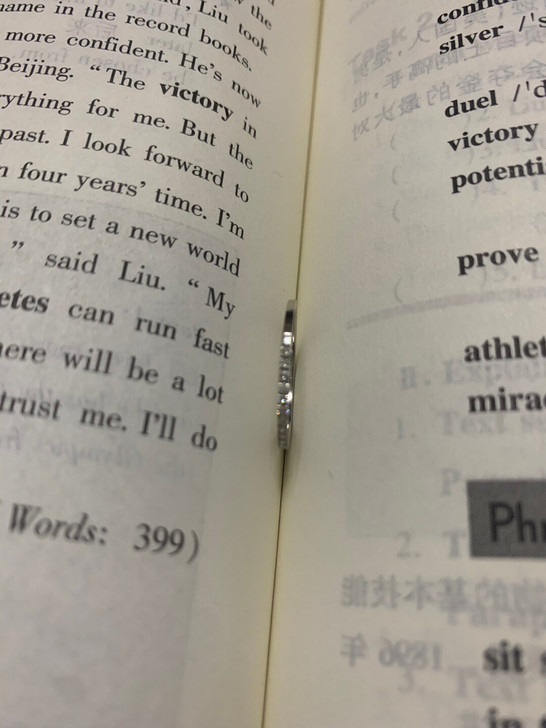 钻石白金戒指，我胖起来戴不下了。碎钻，bu...