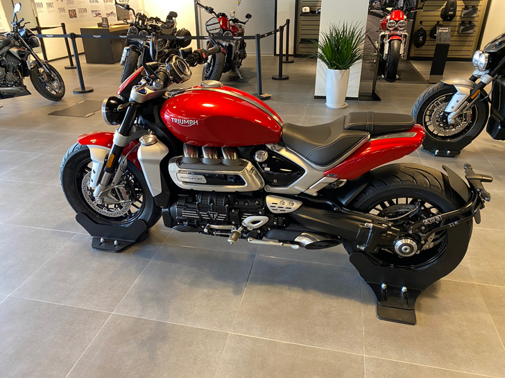 凯旋火箭3R，英伦凯旋郑州店实车到店，欢迎...