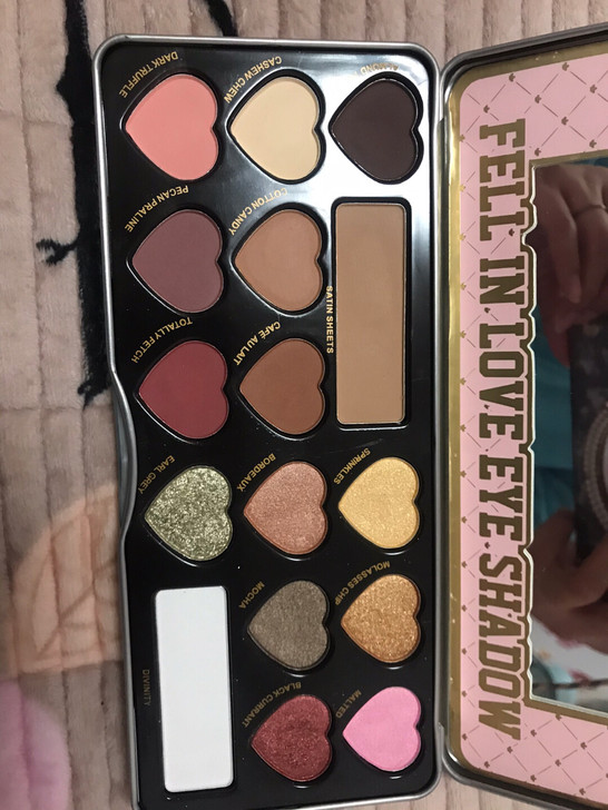 眼影!试色了!未用过!颜色好看!30包邮!