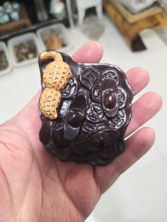 刻工精美小叶紫檀手把件