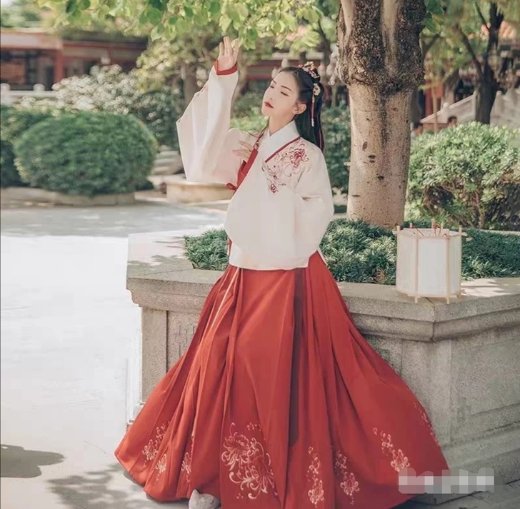 汉尚华莲芙蓉月刺绣汉服 山