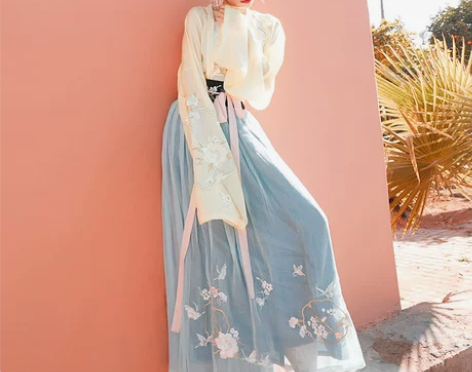 【十三余 小豆蔻儿】[扑蝶会]对襟齐腰吊带...