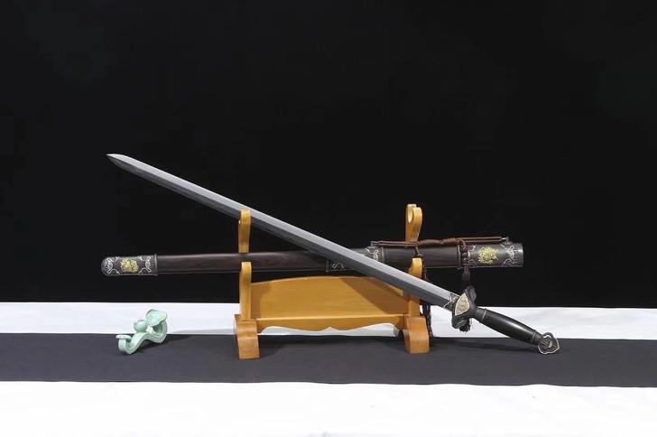 宋剑：鎏金鎏银荷花剑，非开刃工艺品