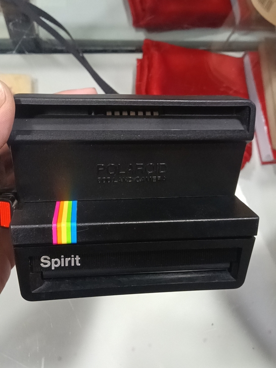 拍立得 相机一部  好不好使不知道  快递...