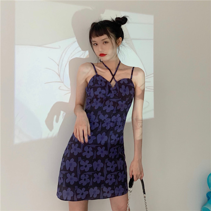 连衣裙，由于自己身型不合适没法穿，剪了吊牌...