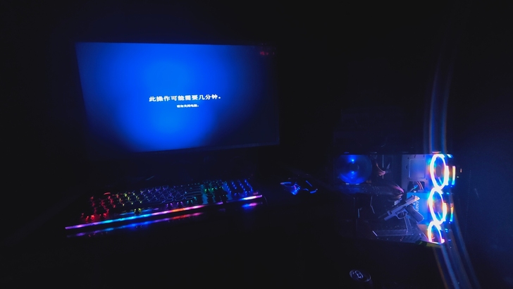 游戏电脑，吃鸡联盟穿越不存在卡，办公软件p...