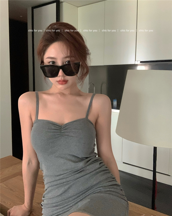 灰色吊带连衣裙女2020新款夏季性感紧身显...