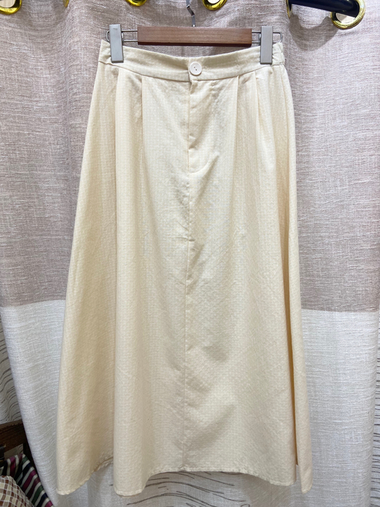 米色收腰伞裙