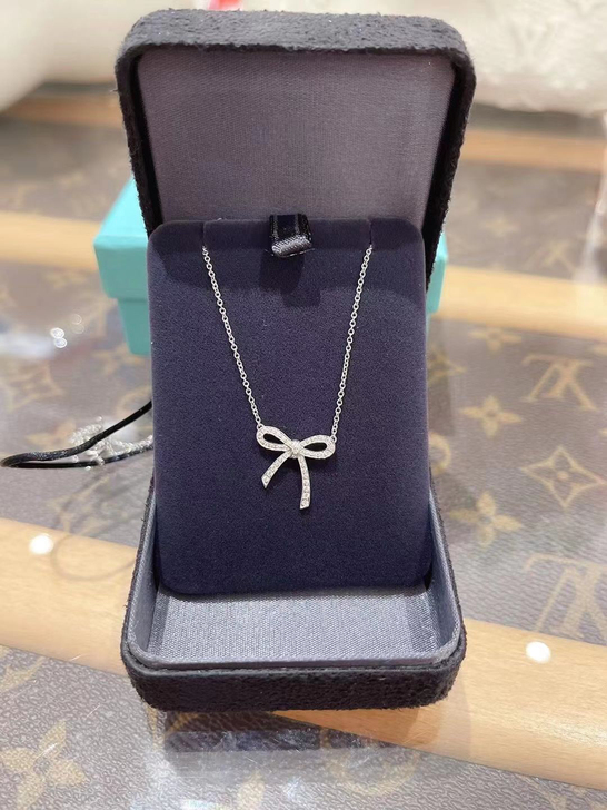 Tiffany蝴蝶结钻石白金项链  专柜3...
