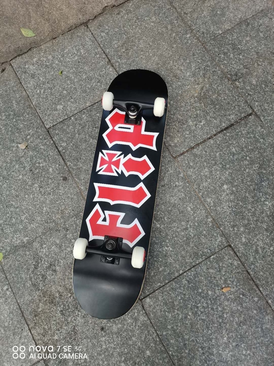 低价转让美国flip专业双翘滑板初学者入门...