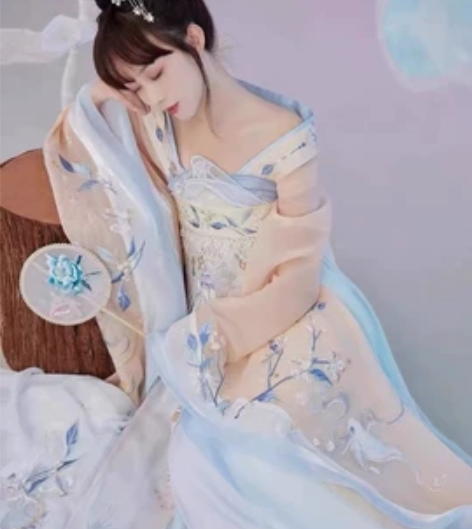 七月夕嫦笙，已经穿过一次出，吊牌躺尸，已经...