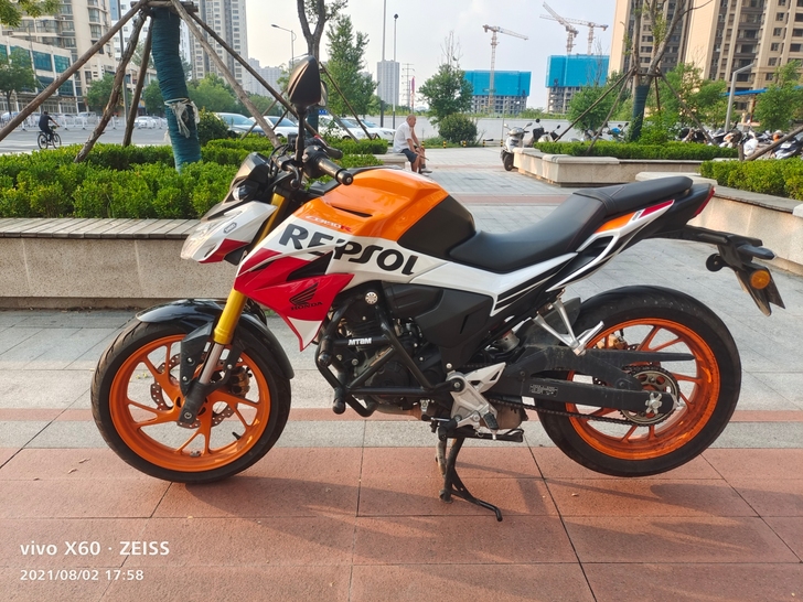 21年4月购买上牌,本田出口版小排量街车,...