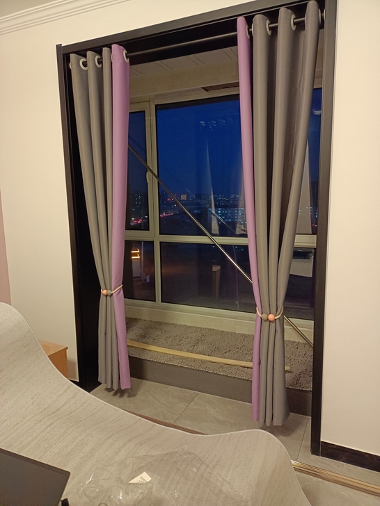 诗卡兰窗帘，90元购买。全新60元出。