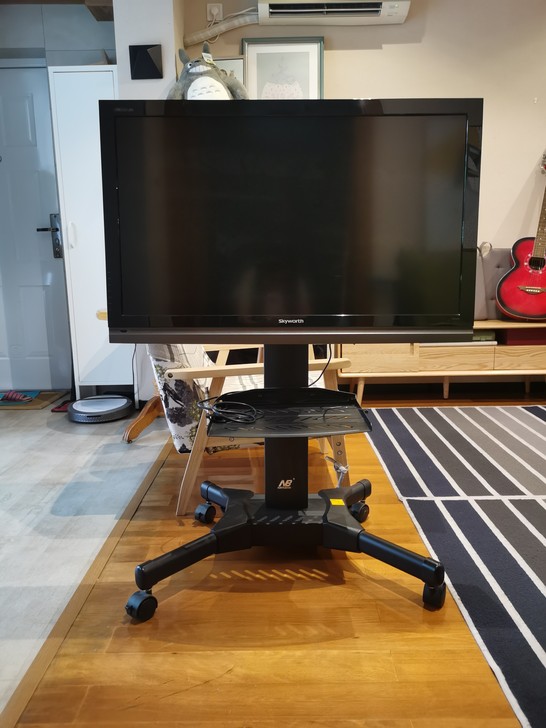 37寸创维酷开液晶电视机和移动支架一起卖。...