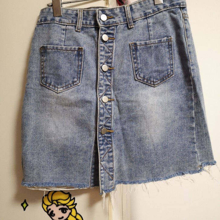 不规则牛仔短裙  L码偏小   m码也可以