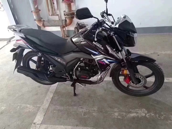 极品最新款五羊本田彪影150cc街车，黑色...