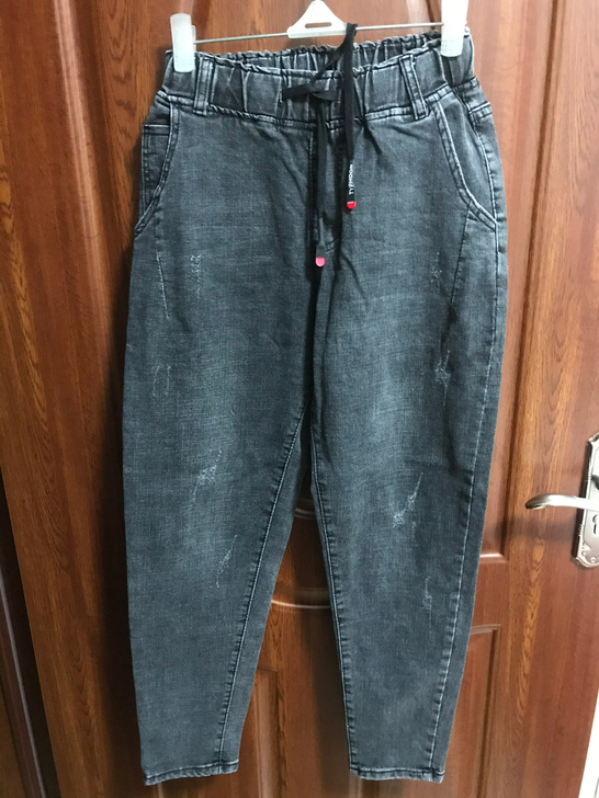 黑灰的直筒裤 松紧腰