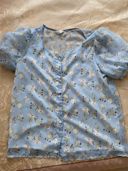 小清新款雪纺衫，颜色特别适合夏天！通勤，不...