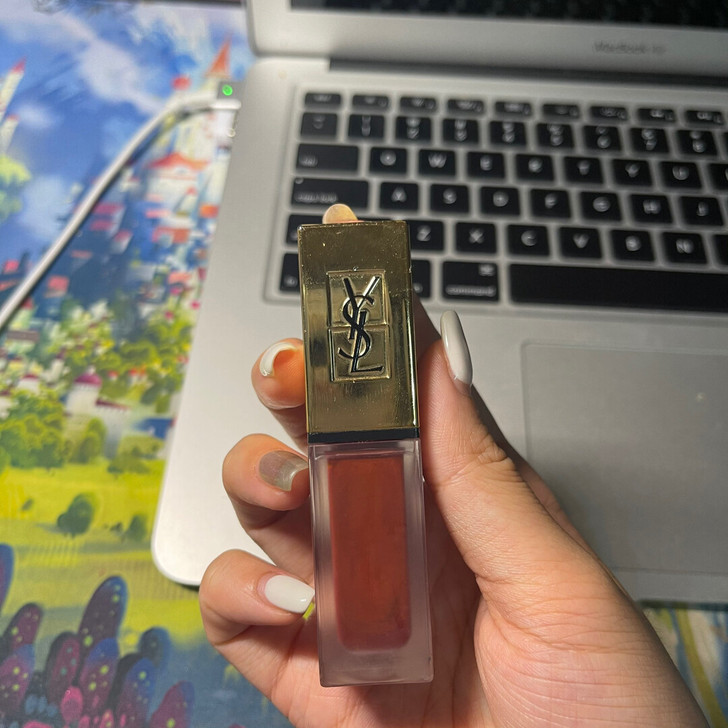 出个YSL的唇釉 感兴趣的宝宝门自行去小红...