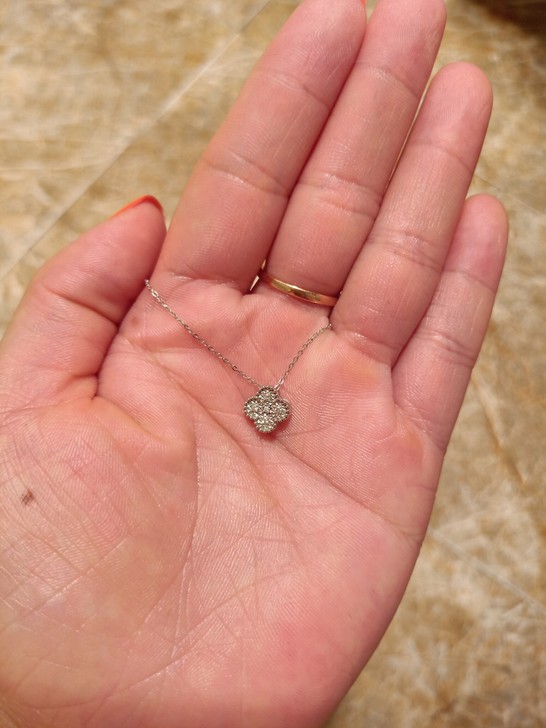 谢瑞麟四叶草钻石项链,很闪很精致的,经典不...