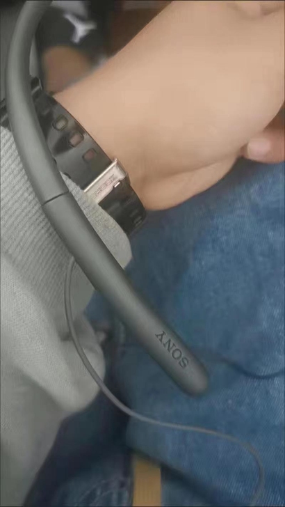 闲置转让蓝牙耳机Sony700挂脖式蓝牙耳...