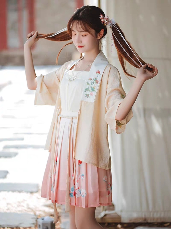 花神记汉服女中国风宋制褙子草莓兔吊带齐腰汉...