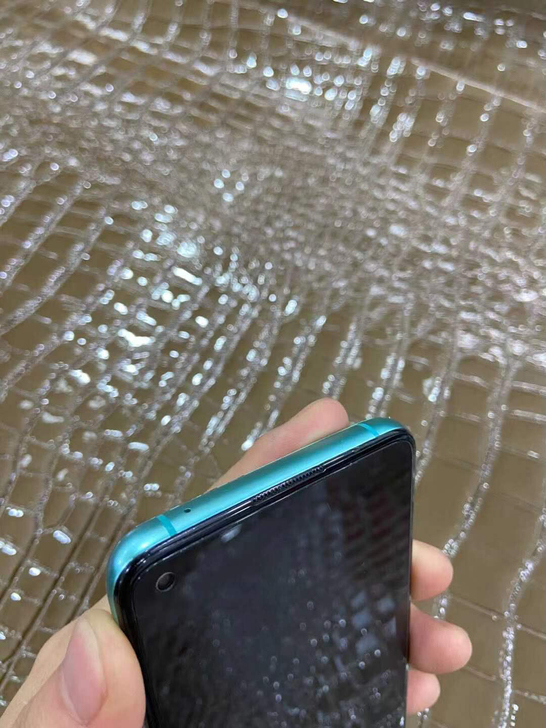 一加8T，12+256，屏幕有轻微划痕，无...