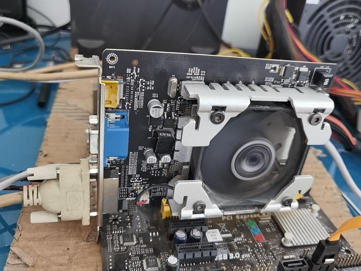 七彩虹GT730 K.黄金版，1GD3
