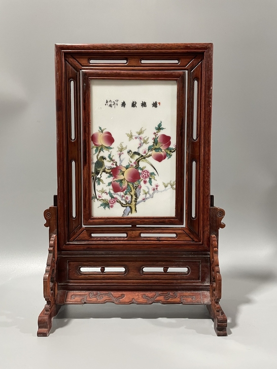 黄花梨木镶瓷板画蟠桃献寿小插屏桌面摆台