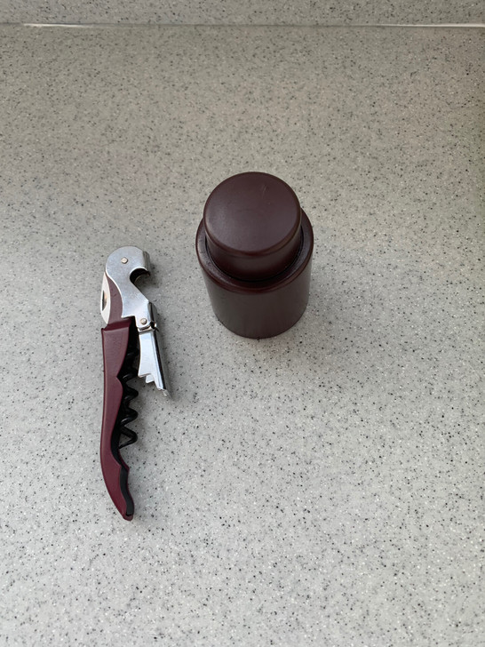 红酒开瓶器和瓶塞