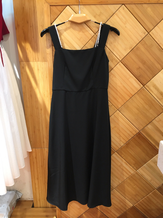 爱衣服吊带裙特价59全新带吊牌实体店发货，...