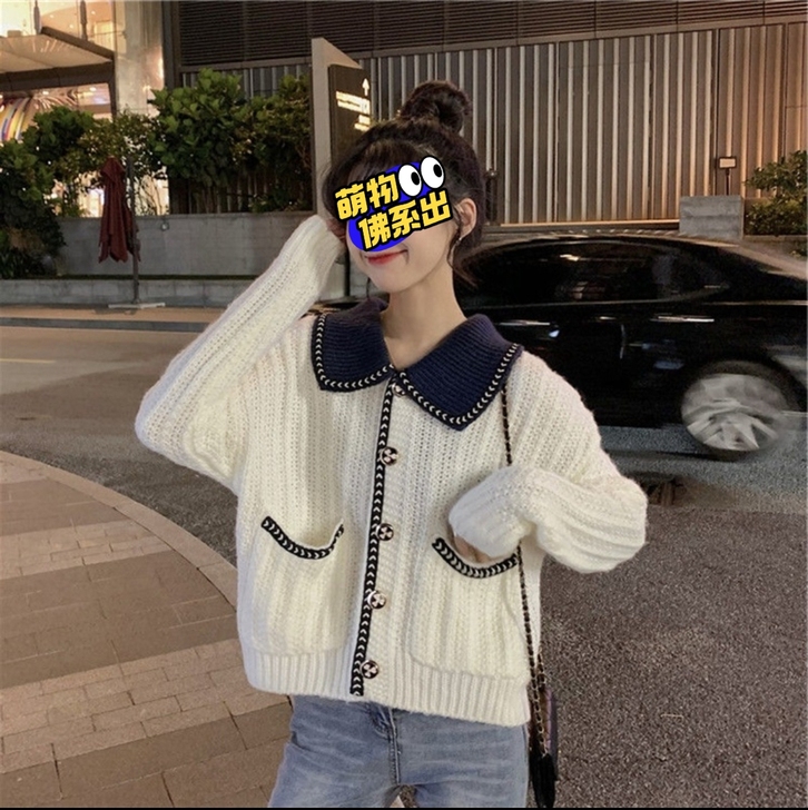 白色翻领毛衣开衫