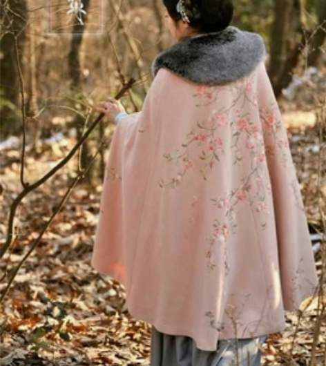 清辉阁碧桃斗篷,全新,橘粉色 感兴趣的话点...