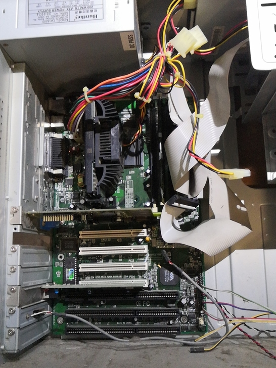 联想奔月2000，内部很新，无锈无腐蚀。6...