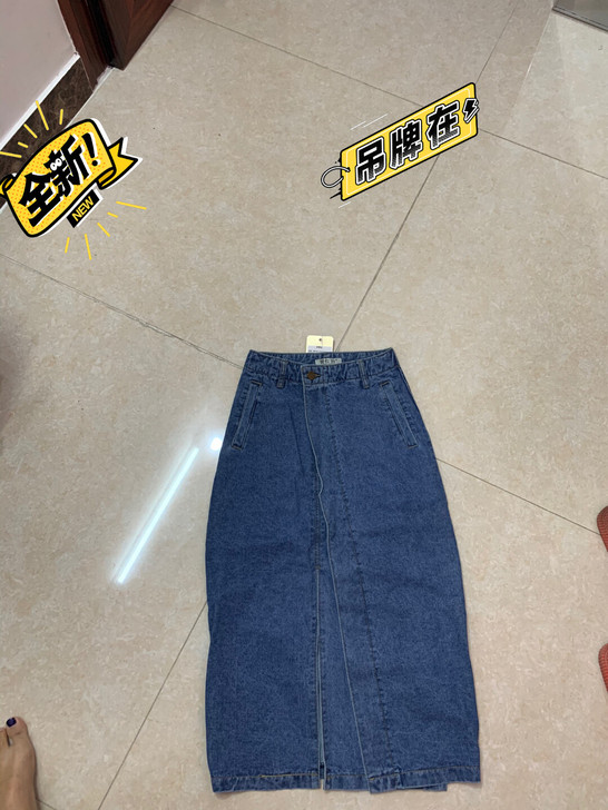 全新深蓝色半身裙,质量超好,上身可好看了