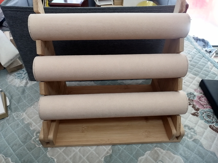 三层饰品架,95新,两个,打包80包邮,不...